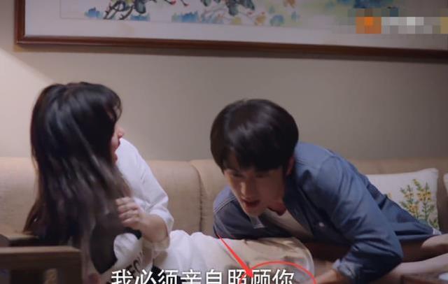 张新成|谭松韵穿睡裙，拍戏挣扎不方便，张新成帮忙，细节暴露啥叫绅士