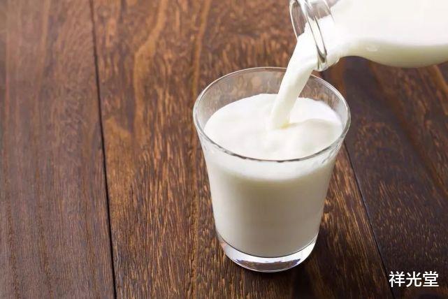 牛奶▲50岁的男人，发现雄激素偏低，6物别不舍得吃，比同龄人显年轻