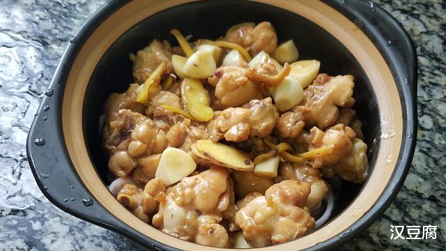 ：蒜香鸡腿的做法，我家经常吃的一道美食，又香又好吃，味道很棒