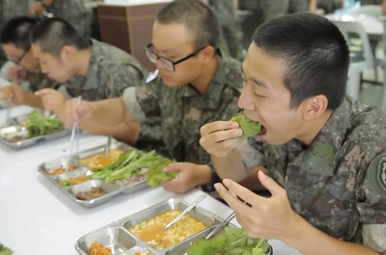 军人|中俄日韩越印六个国家的军人伙食，印军的伙食太寒酸了