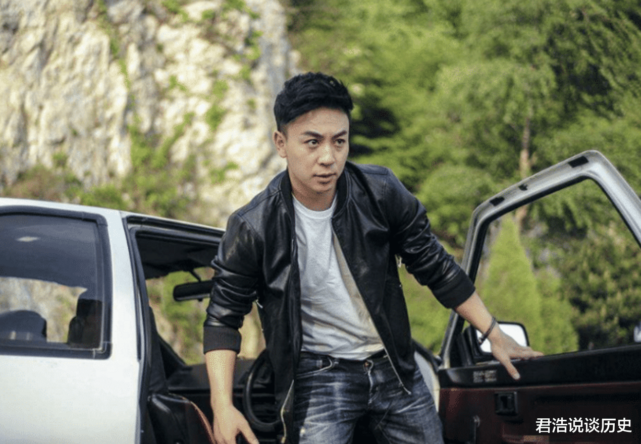 #释小龙#为啥释小龙多年不拍戏，却能住豪宅开豪车，观众：你瞅他爸是谁！