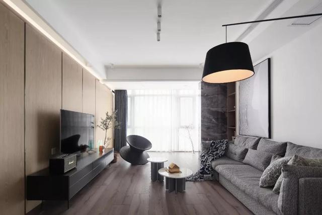 ：她家141㎡，坚持沙发两侧打柜子，餐厅设卡座，完工实用极了！晒晒