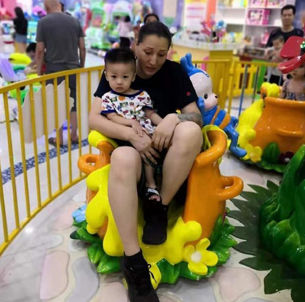 「女排」辅佐三任主帅的奥运冠军！18岁成女排主力，退役后开饭店纹花臂