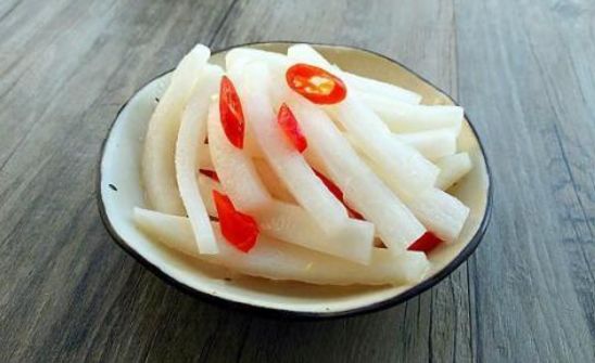 『白萝卜』吃肉不如“吃萝卜”，生的好还是熟的好？专家告诉你真相