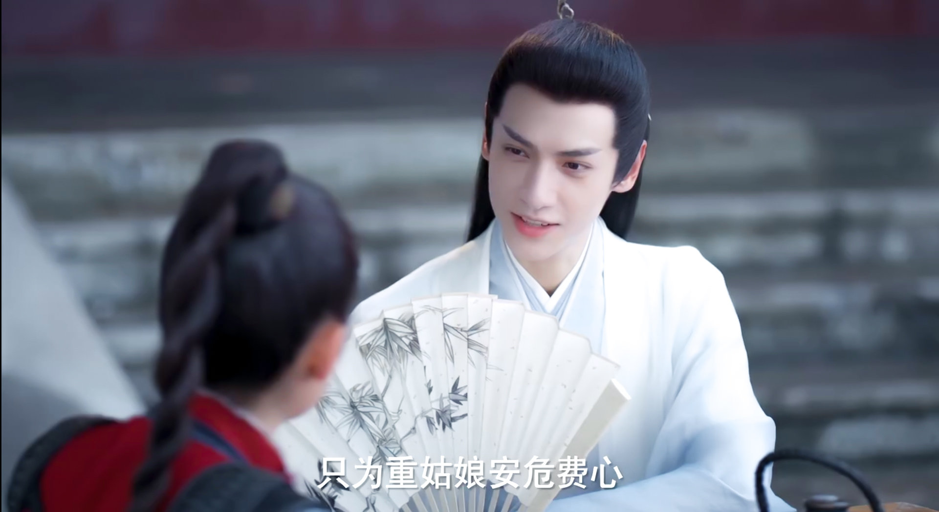 『月上重火』《月上重火》开播在即，上官透风光不过两日，惨遭虞楚之截胡