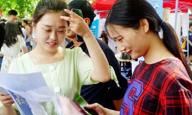 |大学里已经“饱和”的5个专业，发展前景有限，高三学生谨慎报考