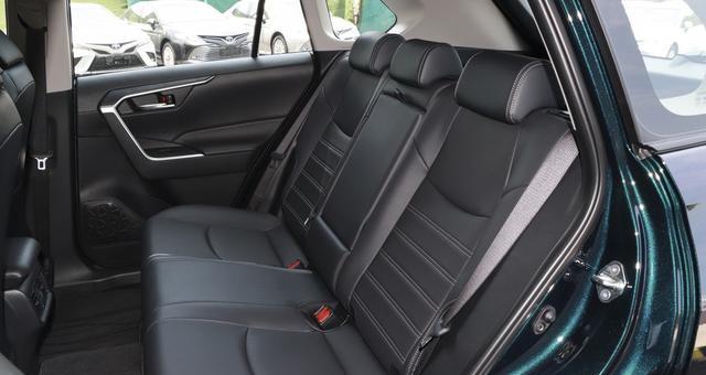 丰田威兰达|丰田新“战将”,油耗4.6L,跌至“白菜价”,大卖9792辆