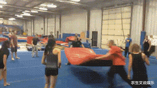 |我相信很多人去车展都不是为了看车，懂得