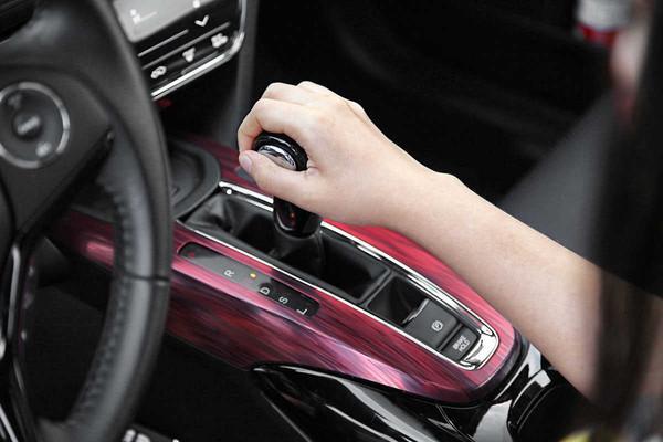 「自动挡」同是自动挡，为啥还分蛇形挡和直排挡？老司机给出答案：趁早弄懂