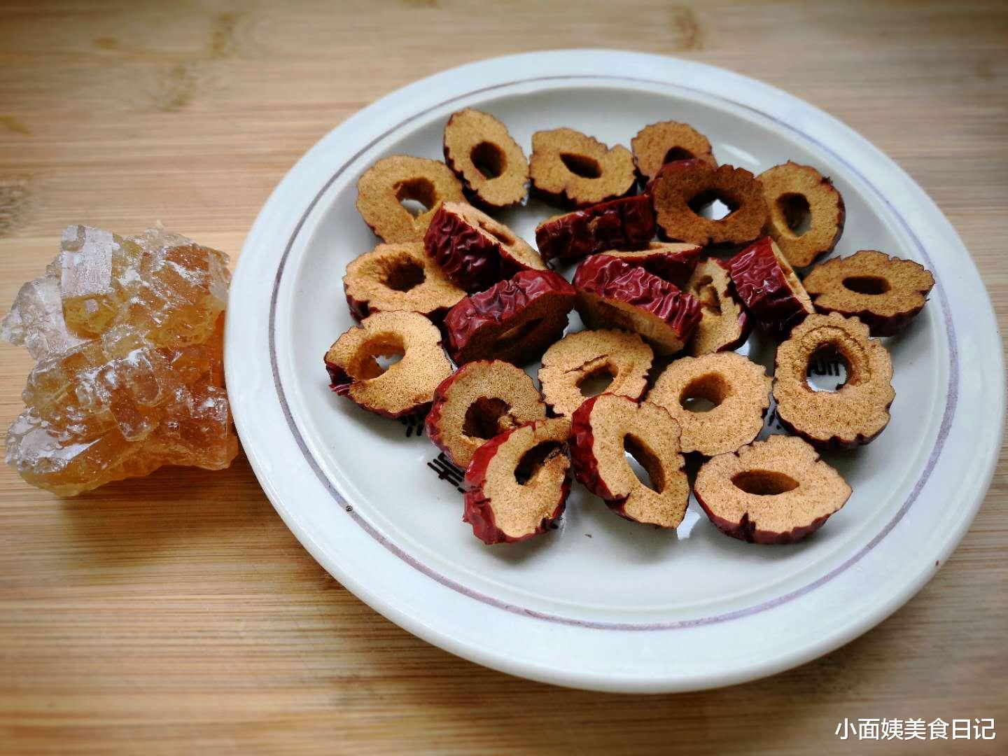 #银耳#年龄越大，气血越差，坚持每天吃碗它，香甜美味，气色慢慢补回来