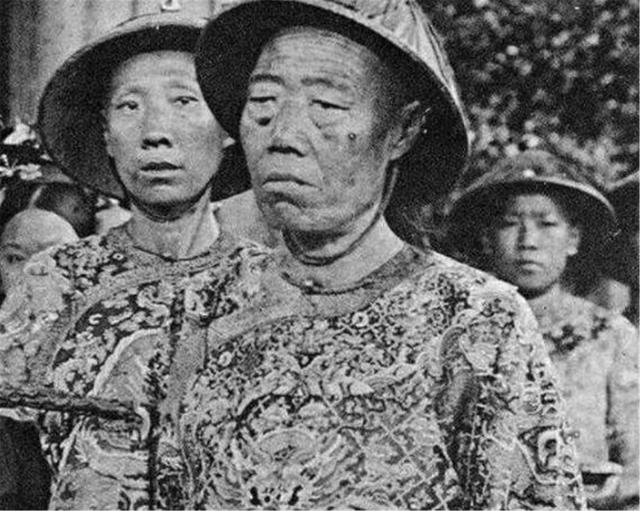 「李莲英」北京挖出李莲英墓，报废三把铁锤才打开，开棺后专家倒吸一口凉气