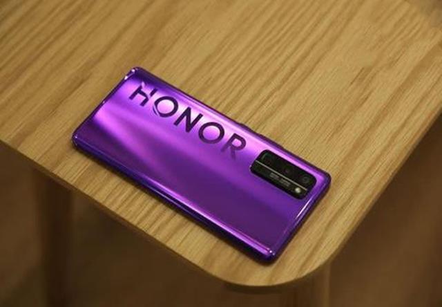 「iphone11」华为爆发了，麒麟985+8+256G直降550，还买啥iPhone11