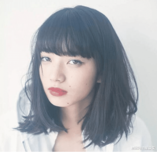 『发型』真正见过世面的女生,一般不会留这几种发型,土气又显老