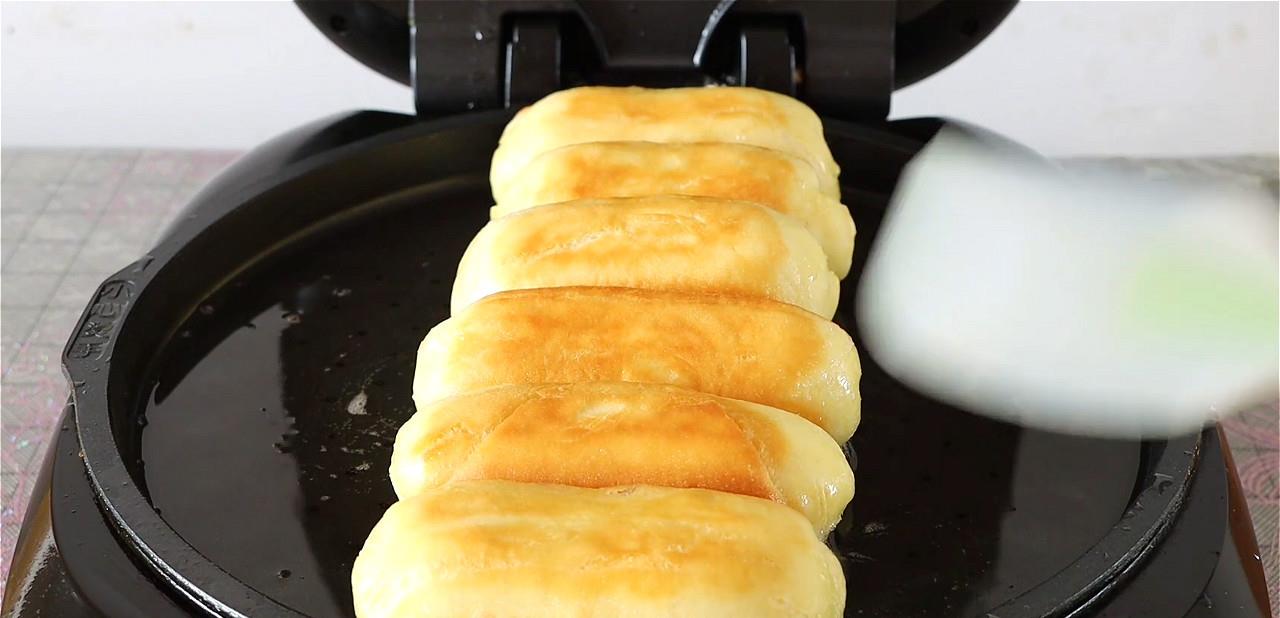 面包|家常版小面包做法，不用烤箱，出锅蓬松暄软，又香又甜