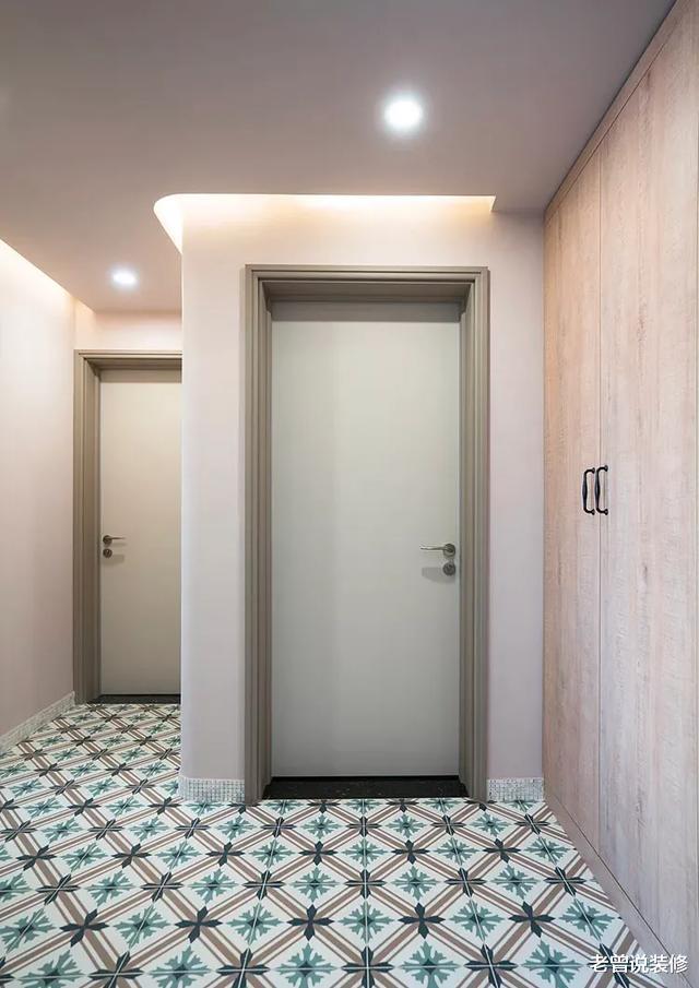 设计师|房子太小无餐厅，她在玄关打个隔断柜，客厅这样装，完美