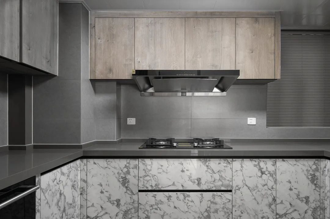 「」140㎡轻奢?新中式风格装修，纷繁都市中的诗意栖居！