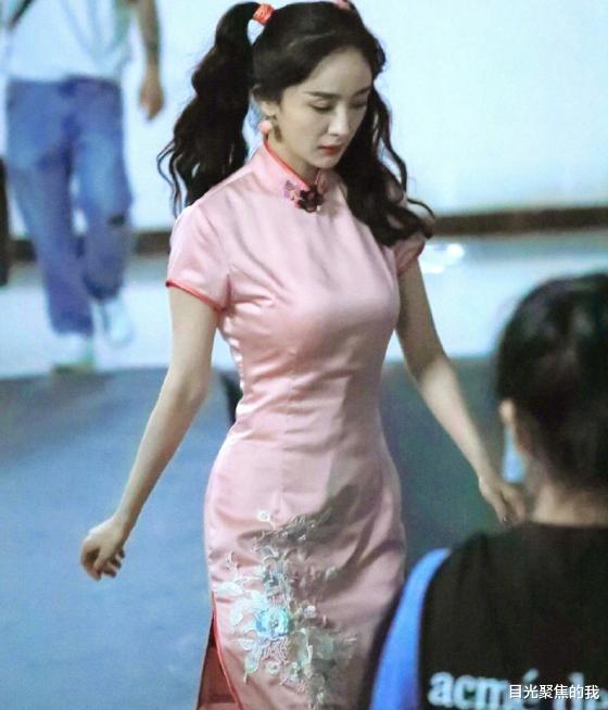 『杨幂』杨幂的“姨妈色”美甲火了，当她抬手那一刻，真怕汁液会滴下来