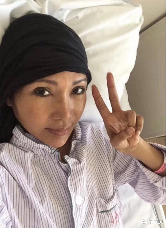 [发型]歌手张咪换发型！剪掉十年长发换短发，新发型穿西服又酷又美