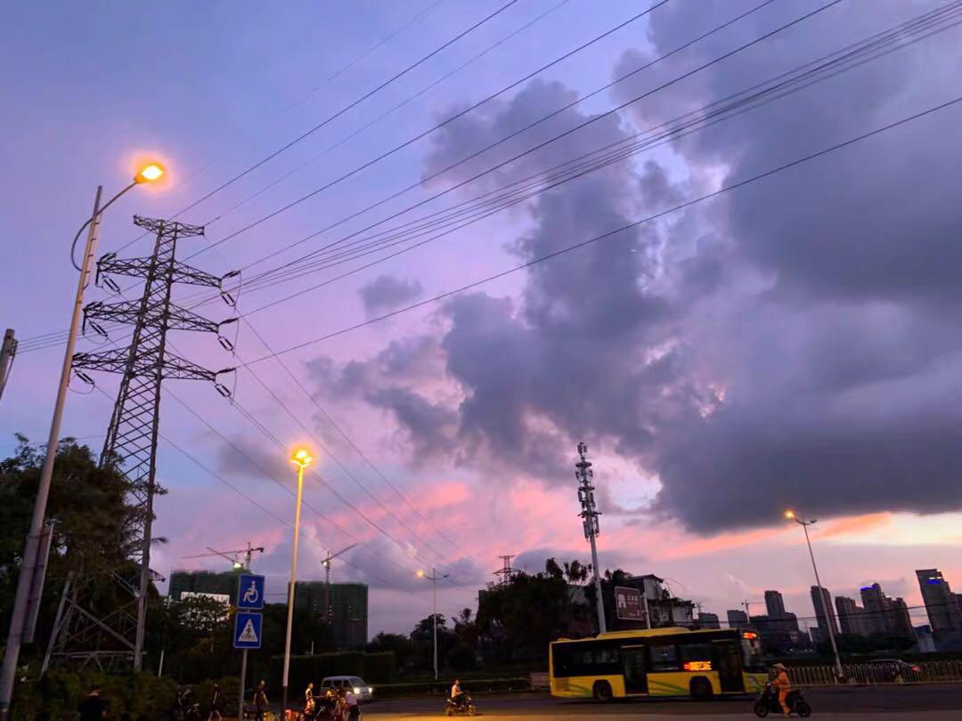 iphone xr|iPhone XR已经降至“海底价”,而我们是否有必要选择国产旗舰