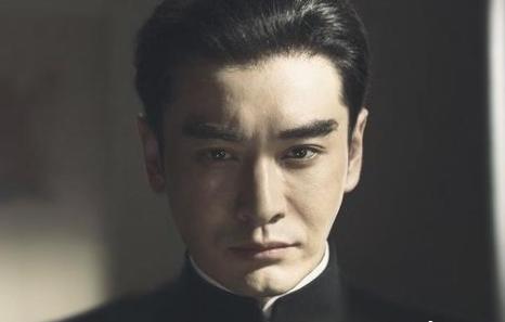 黄晓明|黄晓明首次出演周恩来,一化妆还蛮像的,眉宇间正气凛然