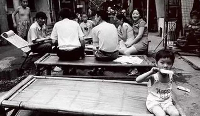 空调|回忆 | 那些没有空调和Wifi的夏天，人们是怎么度过的？