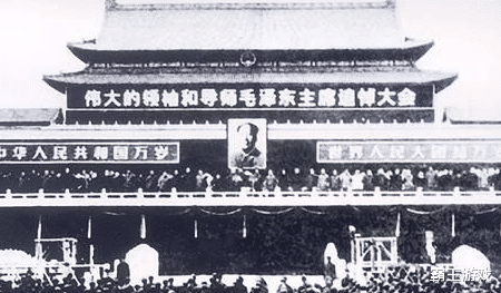 医生|毛主席逝世时，江青扑在主席遗体上痛哭着说：医生你们快救救主席