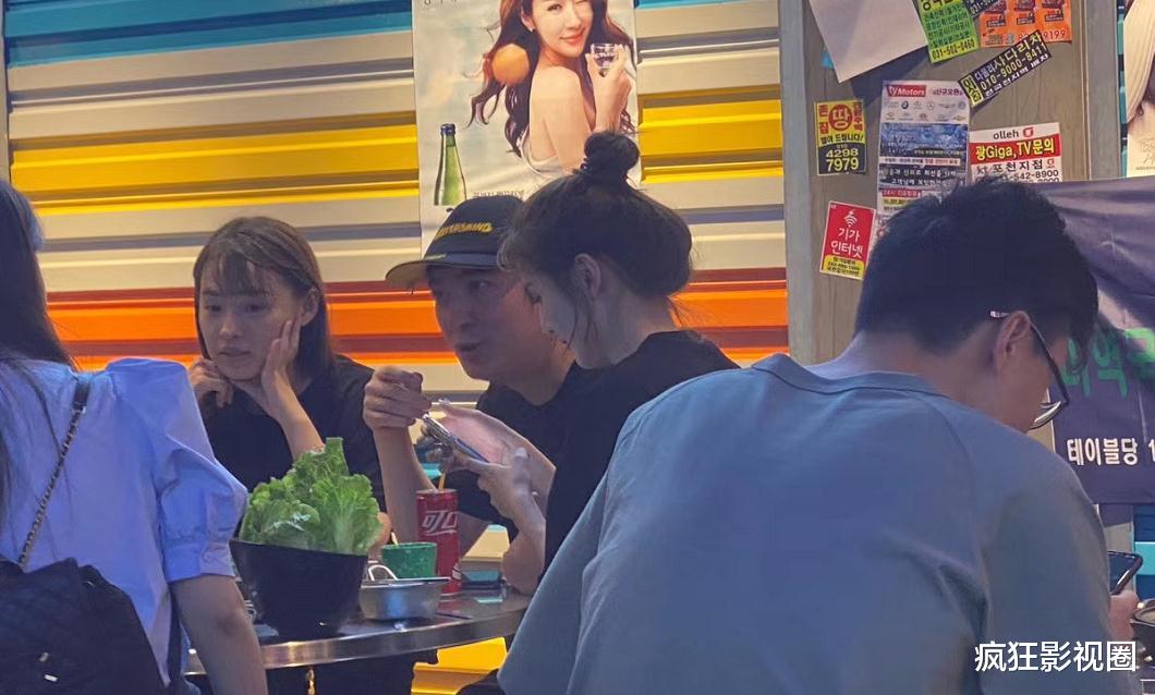 王思聪：王思聪约会被拍，新女友颜值爆表，举止亲密待遇比陈雅婷还好