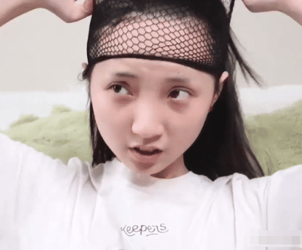 【徐峥】00后女孩仿妆徐峥,本以为是“闹着玩”,看到成品:徐峥本人?