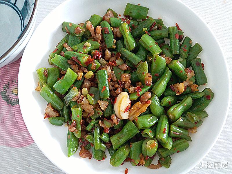 ##春天此菜多吃些，钙是鸡肉的7倍多，铁是4倍，提高免疫力