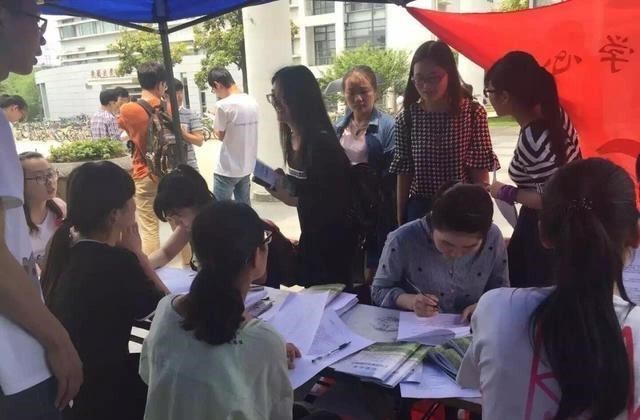 心理学：未来5年，我国“最有潜力”的3个大学专业，学生还没毕业就签约！