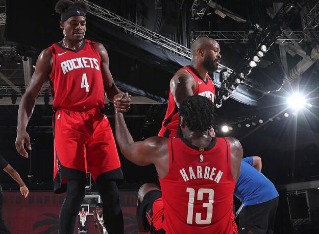 火箭队|19+17+13！袖珍中锋逆生长，35岁步入巅峰，喜获大合同！