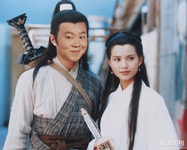 李若彤|李若彤穿17岁时同款校服，小龙女复出之路走得有点偏