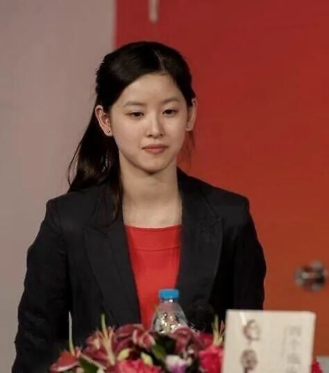 『章泽天』章泽天旧照曝光，从网友的一条评论说起