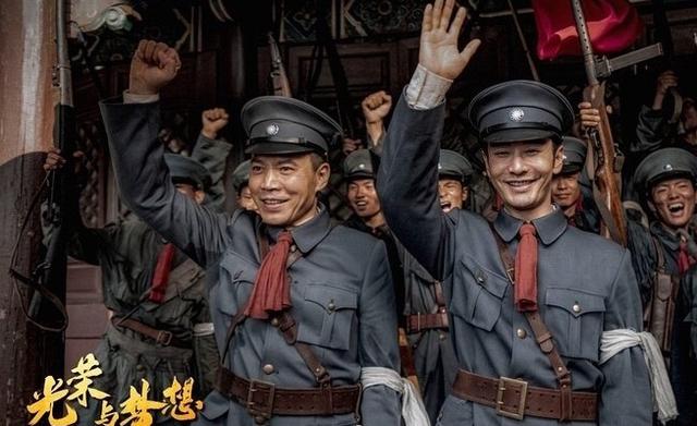 黄晓明|黄晓明首次出演周恩来,一化妆还蛮像的,眉宇间正气凛然