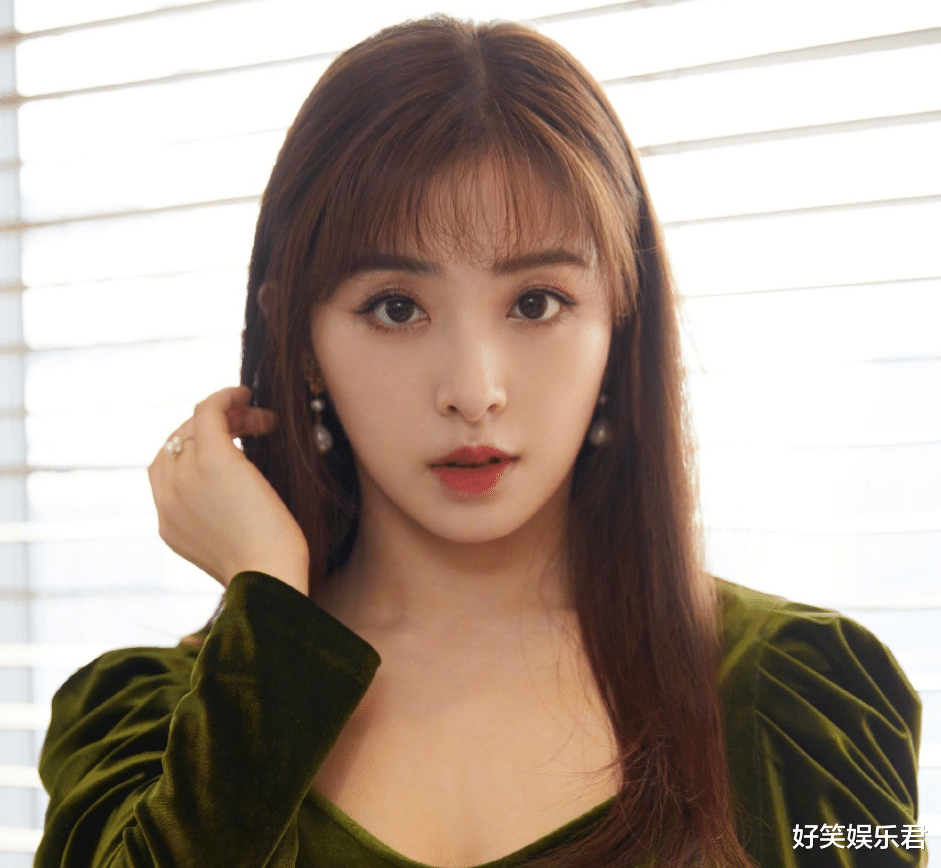 张含韵|张含韵直面央视“照妖镜”，被怼脸拍的画面下，这颜值我没眼花吧