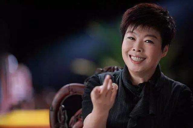 于丹|从国学大师到被轰下台，如今无人问津的于丹，到底做错了什么？