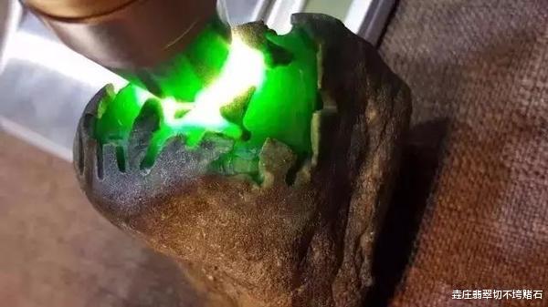 翡翠▲为什么说翡翠赌石的最高境界是取戒面？