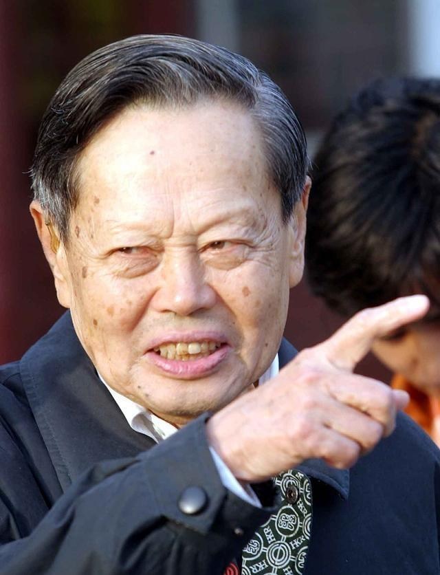 留学生|不少北大清华学生出国深造归国少，网友不平，杨振宁：相信未来