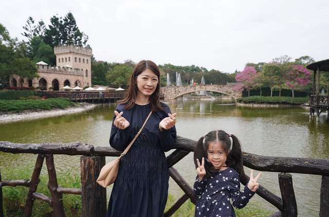 林志颖|林志颖弟弟全家出游,林志鑫亲吻女儿,儿女双全比小志幸运