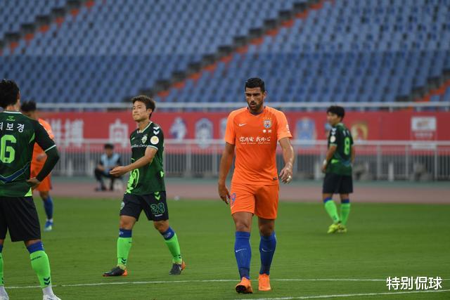 山东鲁能:足协送人情?鲁能恐拿第五冠,名记:中超新赛季在变动,球迷炸裂