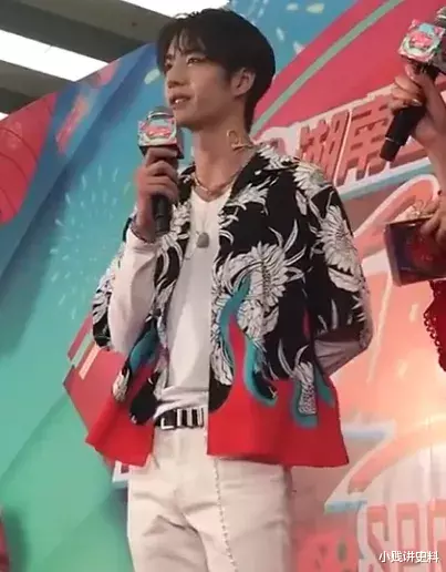 「刘恺威」王一博参加活动被恶意关美颜，看清他的真实五官，是心碎的感觉