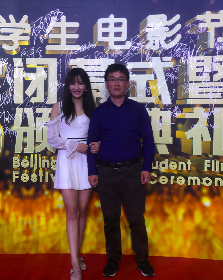 姜涛|谐星姜涛被嘲哗众取宠，现身大西北放羊，大吼36岁还没结婚要老婆