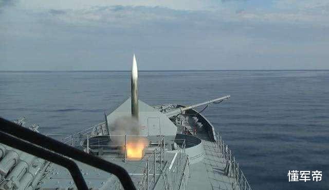 『地中海』地中海传来一串爆炸声，15艘俄舰果断开火击沉目标，美称闯下大祸