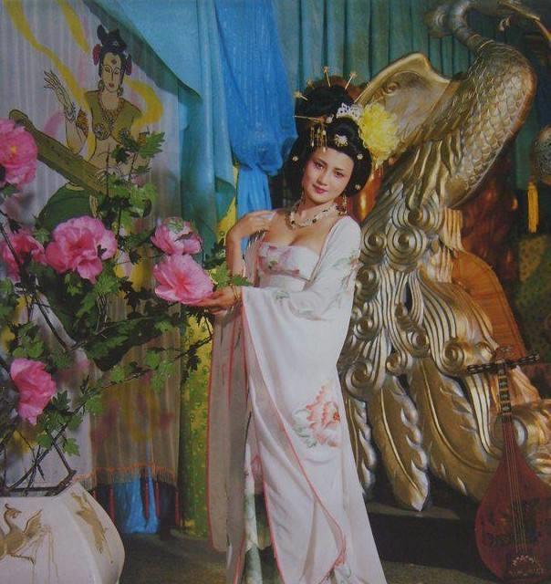 【林芳兵】她21岁出道,因长得太美遭人嫉妒,鼻子差点被割掉