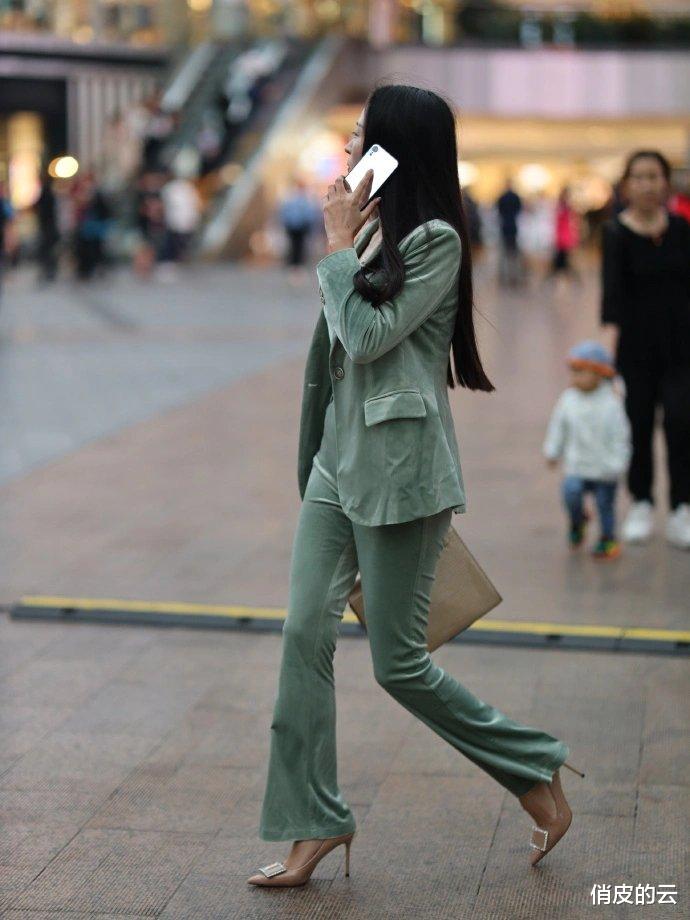 穿衣搭配|摆脱上班族职场“刻板”,这样穿搭魅力十足,做职场“女强人”