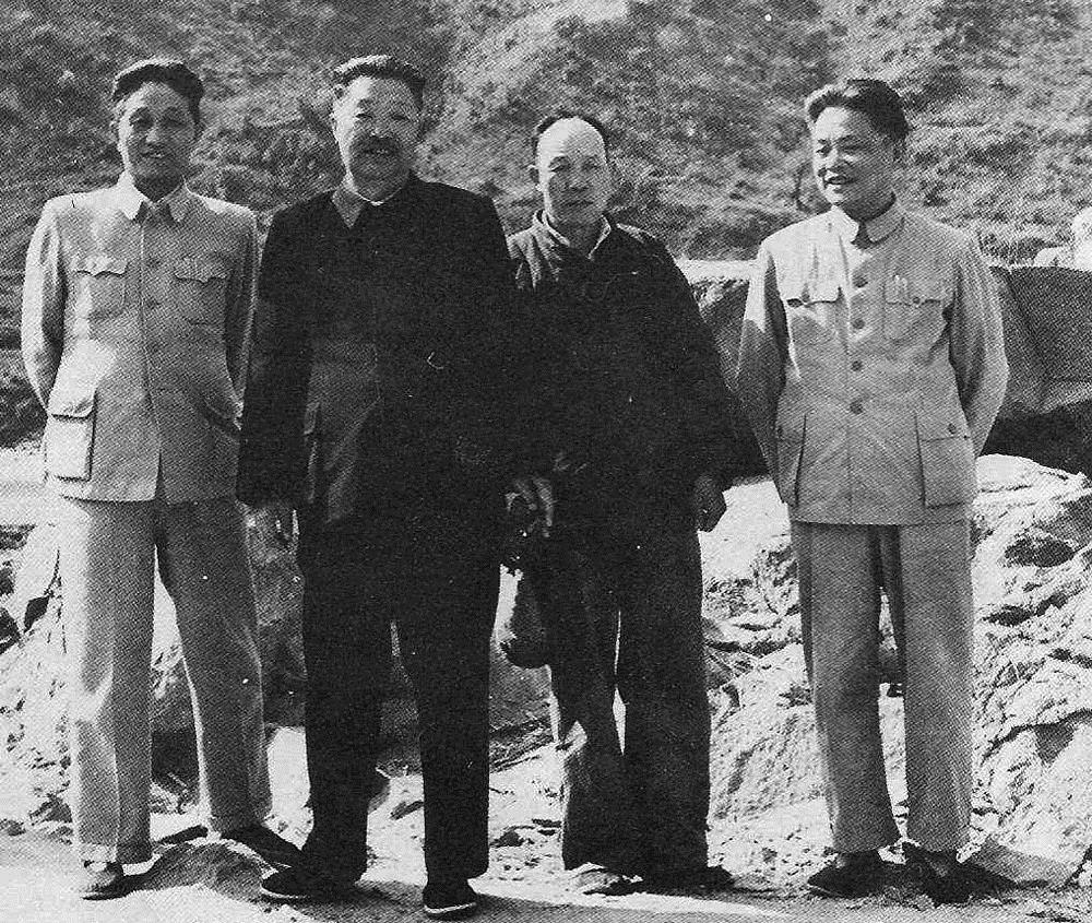 黄新廷@开国大将当军长，中将当副军长，中将却说：我要当就当军长