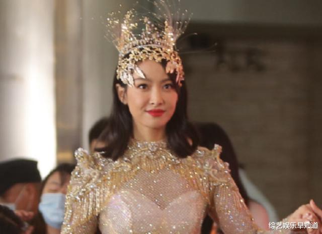金鹰女神|金鹰女神礼服设计者称后背是大v绑带，可宋茜后背只有一根绳子！