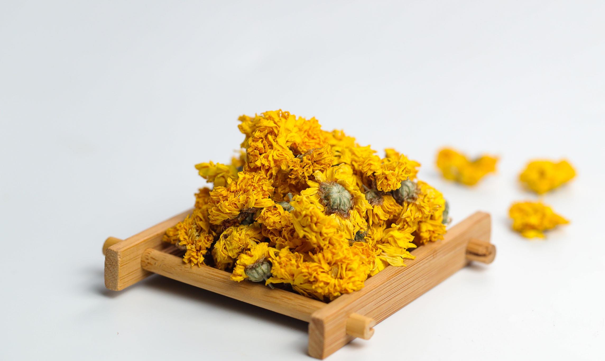 []陈皮泡水喝有这些作用，你知道吗？不妨来了解一下