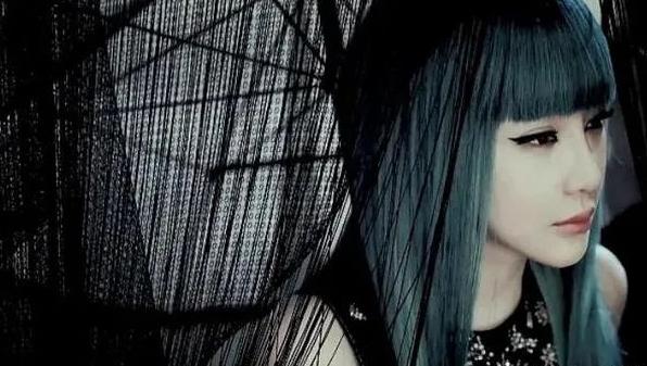 【朴春】整容上瘾？顶级女爱豆脸僵照片惊呆网友，还曾因涉毒被网暴四年