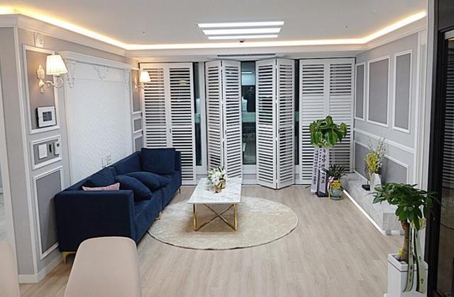 「」阳台用玻璃隔断已不合适,我家采用了新做法,通风、遮挡性更强